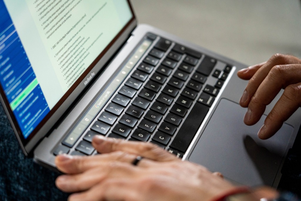 E-ITSi portaal sülearvutis avatuna