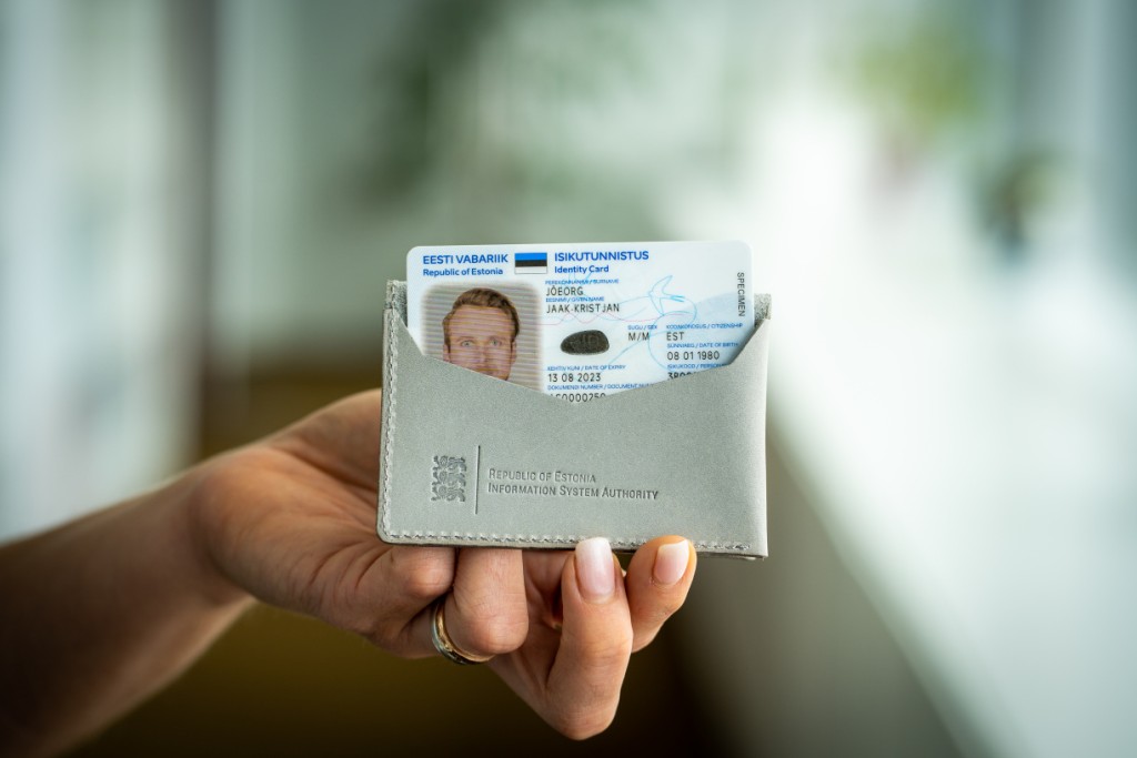 ID-kaart rahakotis